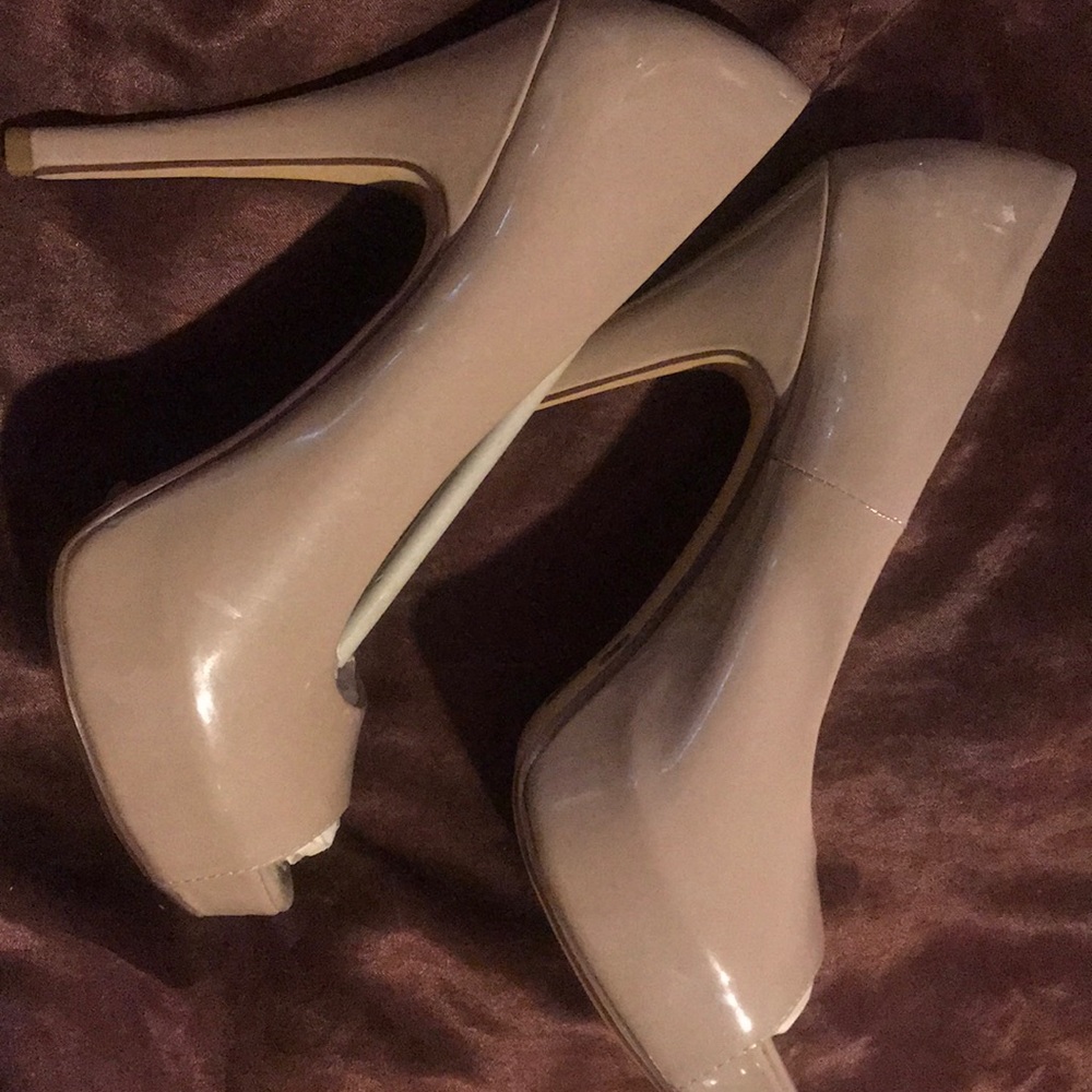 Chinese Laundry Hunter Platform Pump